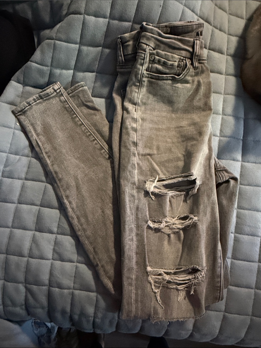 Women’s Distressed Grey Skinny Jeans - Classic Ripped Style